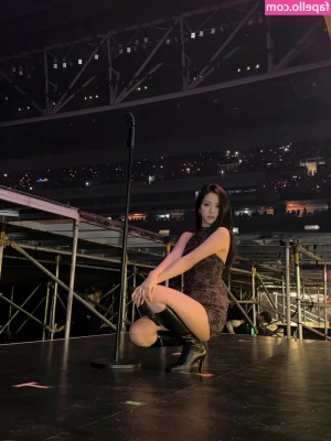 Jisoo - Hey guys I’m sure you’ve all heard about onlyfans being