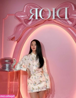 Jisoo - Swipe to get you a handful 😉