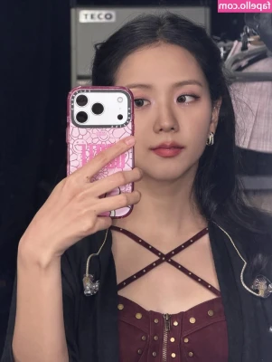 Jisoo - Can't wait to show my new photoset 💋 plenty of close up views 👀