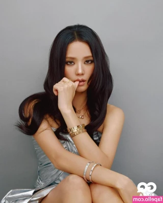 Jisoo - Guys…The little mermaid…has fucking landed! 🧜🏽‍♀️