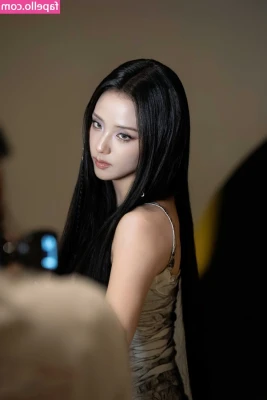 Jisoo - Freaky gyal ❤️🤍❤️