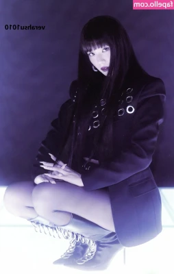 Jisoo - I’ll be live tonight at 9pm central time!
