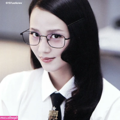 Jisoo - She shakes her hips in a vulgar manner while showing off her asshole.