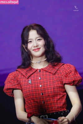 Jisoo - Cum over to my paid site to watch me play with my big titties and my