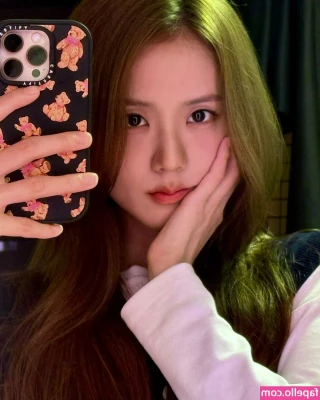 Jisoo - She works pretty hard for the part 1