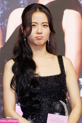 Jisoo - Hide the pain  my abs are on