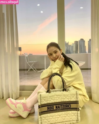 Jisoo - I love this brand so much    calvinklein