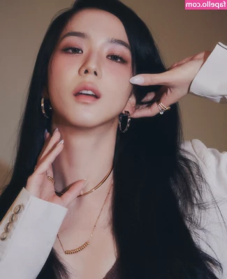 Jisoo - This is what I really wanted to do at the end of my latest YouTube