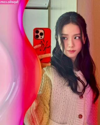 Jisoo - Happy Saturday who s gonna fuck my hole next xoxo