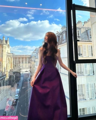 Jisoo - What if I had more than two hands