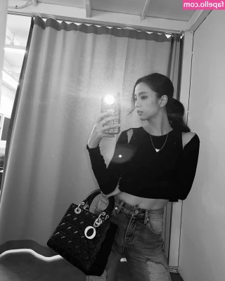 Jisoo - Wasn t expecting my calf to look this good