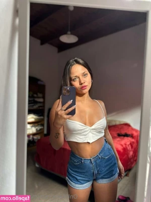 maddisnmae - I should probably mention that there’s a topless shot in the tip
