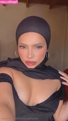 itsfatimahassan - Perfect peach for sitting on your face x