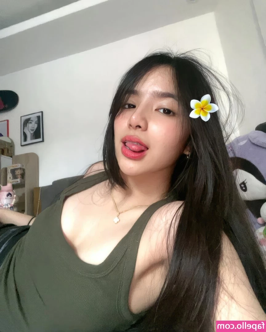 jhewelryhershey_ [ jhewelryhershey ] - Masturbating in the shower using my dildo  my legs start shaking when