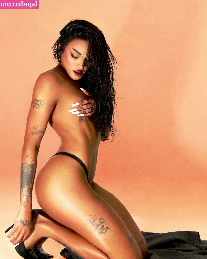Pabllo Vittar [ pabllo-vittar ] - Esperando las nalgadas que me darás