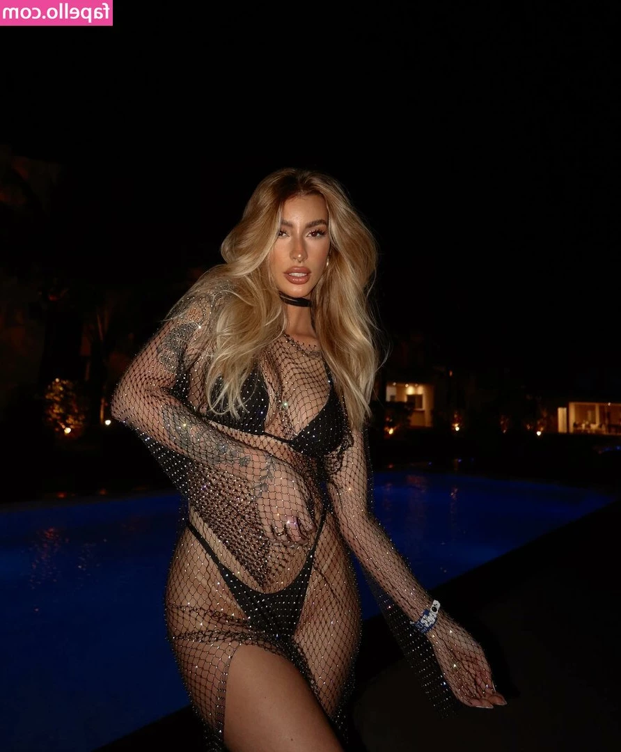 Vitória Mondoni [ vitoria-mondoni ] - Thick Thighs Tuesday  bigboobs  thighs  thickthighs  bodywriting 