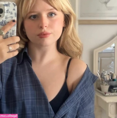 Lulu Wilson [ lulu-wilson ] - You all know I can t just take one picture    Three humps for your