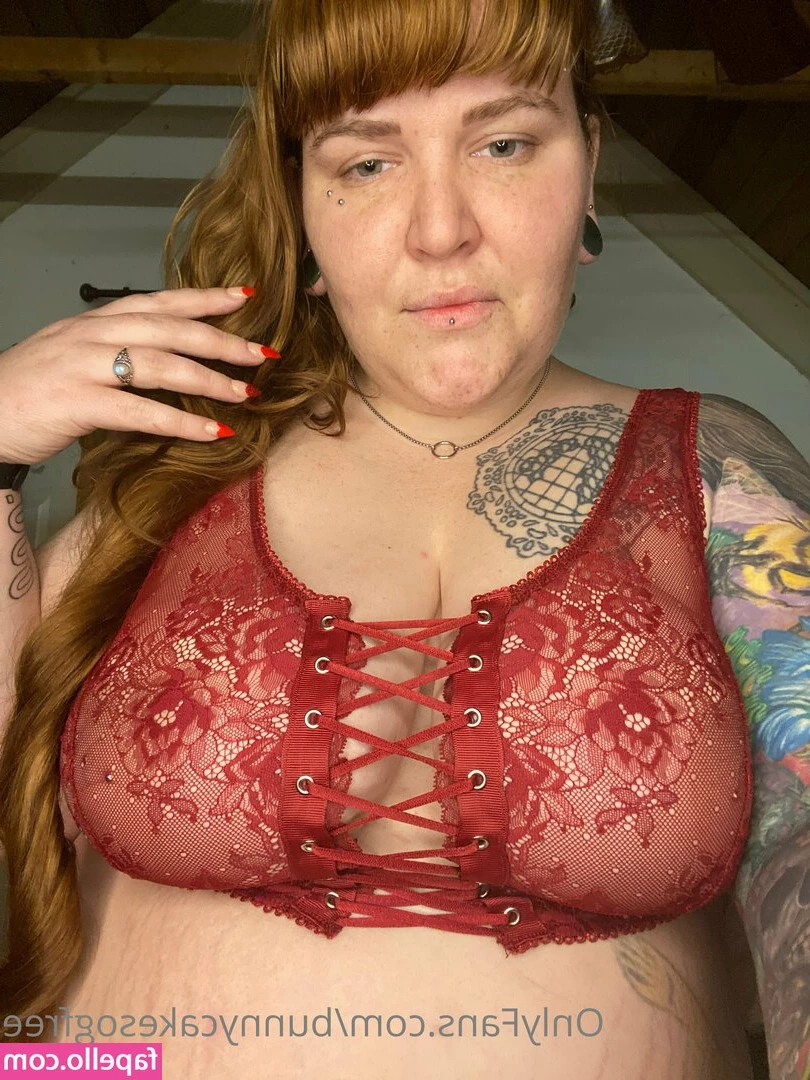 bunnycakesogfree - Here is something no one has seen online yet...my tight little ass.