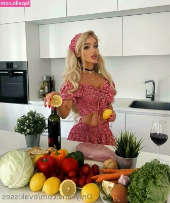 evakisses - do u like my outfit? 🥰