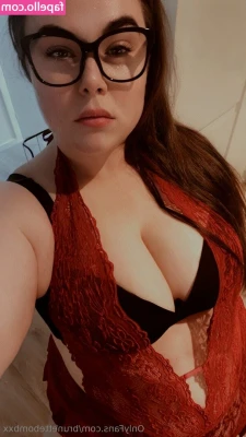 brunettebombxx - A little ass shaking for u guys👅 been busy making new content!