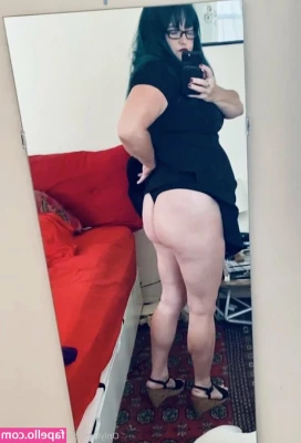 mamakatfree - I heard it’s #TittyTuesday 😋