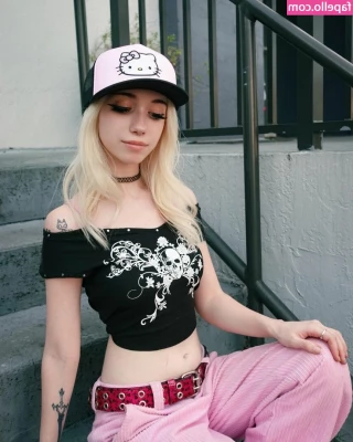 Iluvmeww - Might be tryna go back active