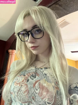 Iluvmeww - Imi rupe pasarica cu pula lui de 23cm 𝗜𝗶 𝗳𝗮𝗰