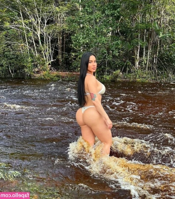Tamires Assis [ tamires-assis ] - Instead of working today I’ve been taking low quality pictures of