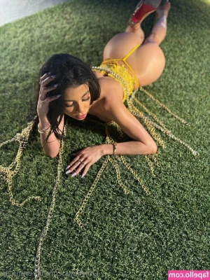 Lilveronicar - 👀 its my birthday soon my wishlisht is linked to my profil if you