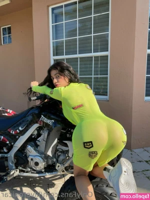Lilveronicar - Roll your weed on this