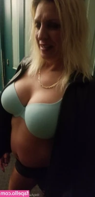 sweet.feet.milf [ sweet-feet-milf ] - I was really busy partying yesterday but here are a two pics ;) there