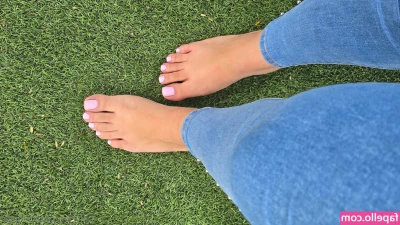 caropies - I’m so fucking horny!!! I made myself cream and squirt a little