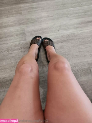 lesliemonet21 - Happy Saturday y’all!   I will get to everyones messages today