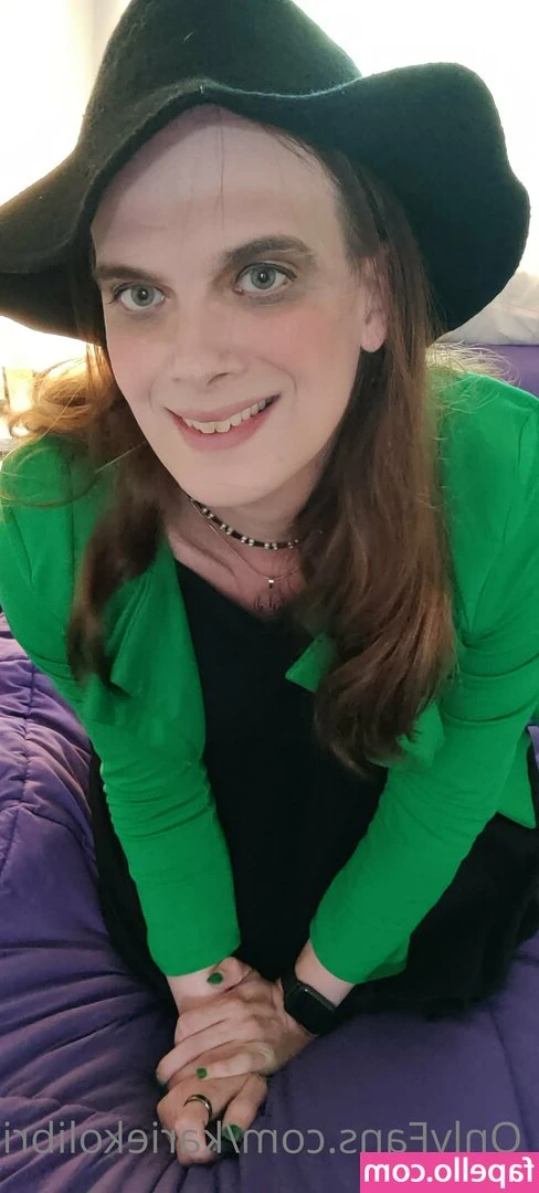 kariekolibri - Wanna bust in my mouth sexy? Message me & tell me what else you