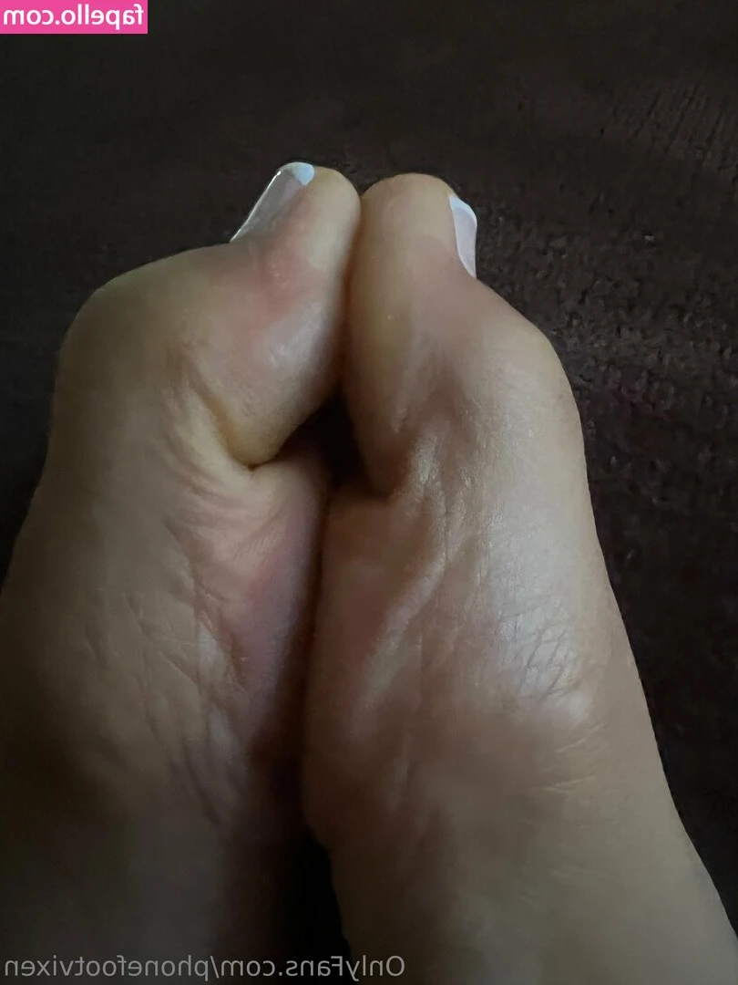 phonefootvixen - Lick the whole thing, from top to bottom.