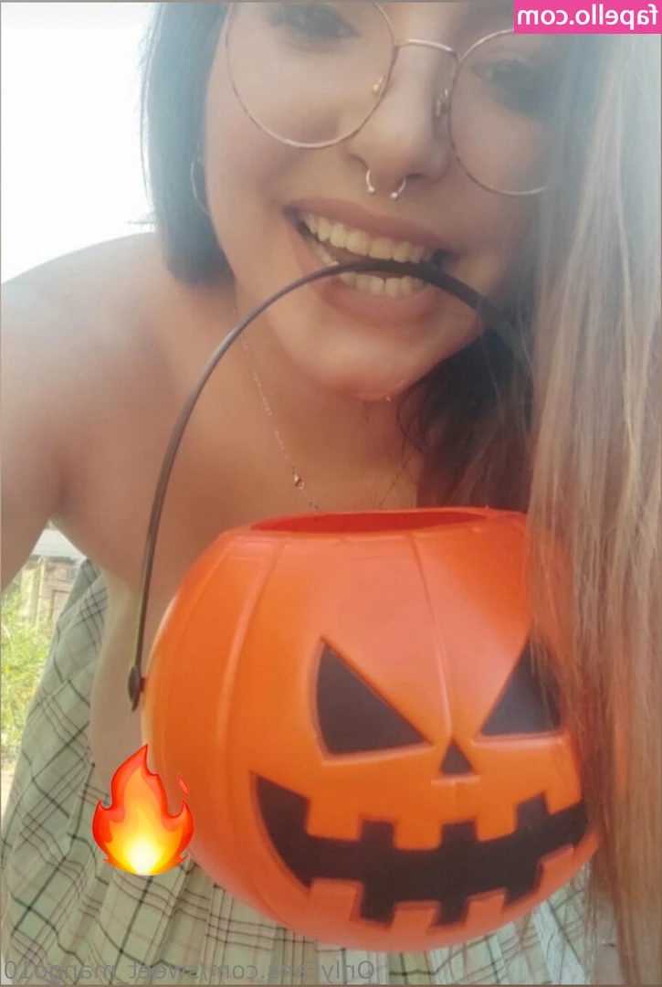 sweet_mango10 [ sweet-mango10 ] - Did you watch the video in your DMs last night? I got so horny