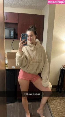 Rachel Michelle [ rachel-michelle ] - pants on or off 🙈