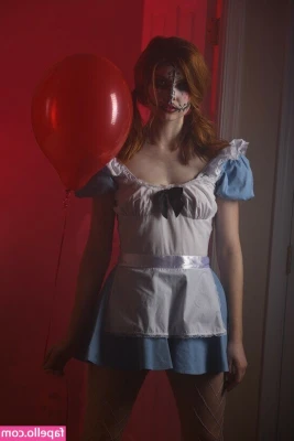 Ginger Belle [ ginger-belle ] - Y quien me ayuda a retirar esas flores