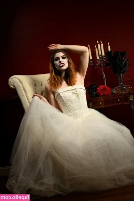 Ginger Belle [ ginger-belle ] - this slutty girl is ready to open all of her holes for you 