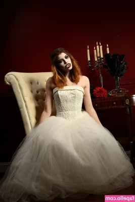 Ginger Belle [ ginger-belle ] - It started with just 3 of her pretty toes poking out of the bottom of