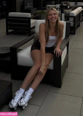 Angel Poli [ angel-poli-1 ] - Tip this post  5 for a titty flash warm up before my show tonight