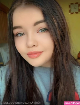 purebeautye - Public flash  Pulled one of the girls out in a restaurant today