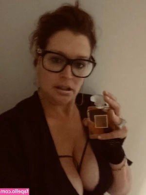 Tziporah - HAPPY HUMPDAY!   Check out my VIP ACCOUNT @laetitiamodel