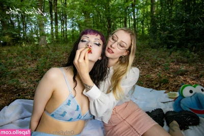 laceandleashes - Kiss me more 😘