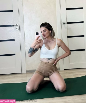 carol.xxx [ carol-xxx ] - Play with me in the shower