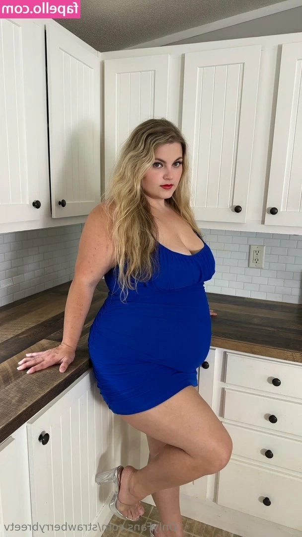 strawberrybreetv - I love it rough and unfiltered wanna see me at my dirtiest