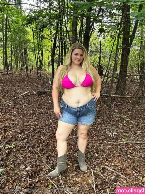strawberrybreetv - Mrs  Q fingering herself