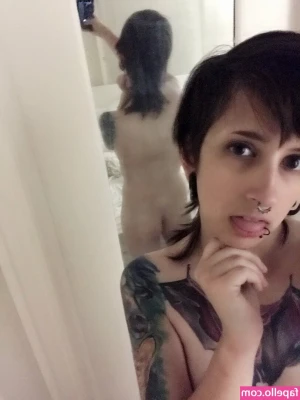 Ezra Spell [ ezra-spell ] - Big tits and Violet hair