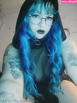 u371475564 - A kiss for you  I just joined Onlyfans  so be kind to me