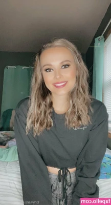 mrstoes24 - Happy hump day   what are yall doing today